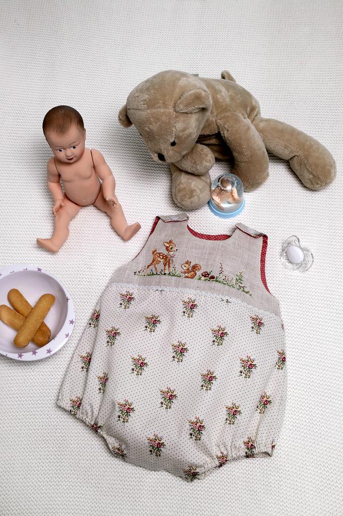 A la crèche avec mon petit faon de Véronique Enginger, Création Point de Croix n°032