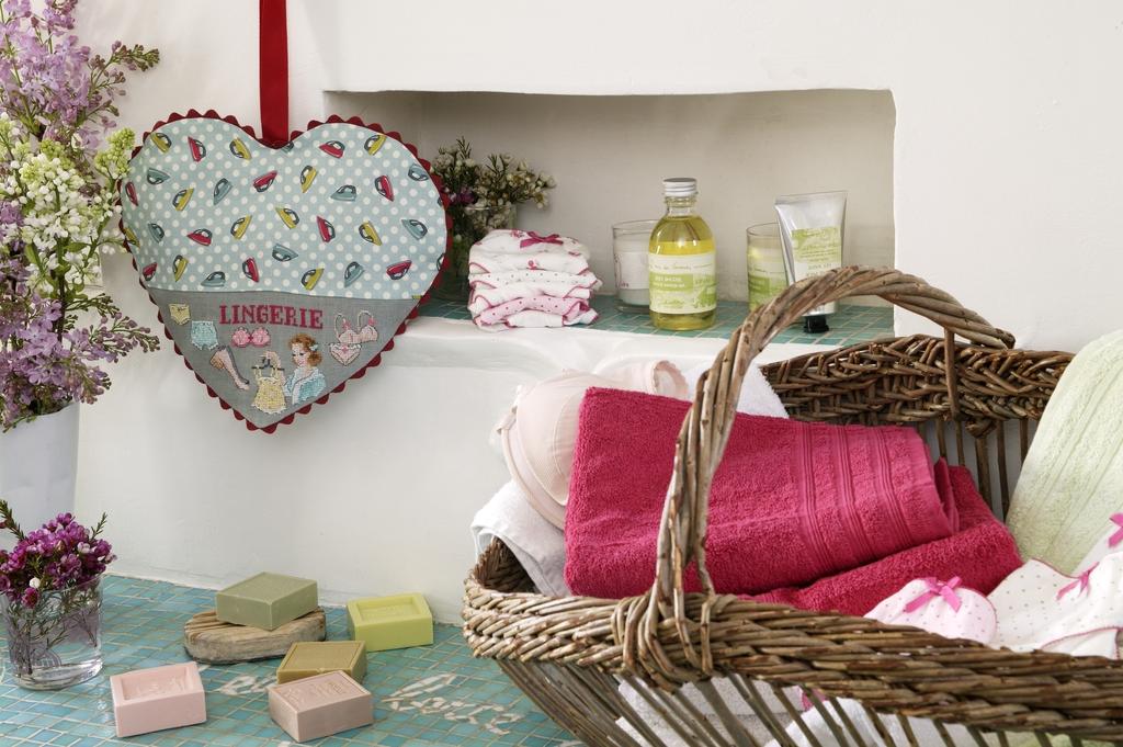 Le cœur de la lingère de Véronique Enginger, Création Point de Croix n°037