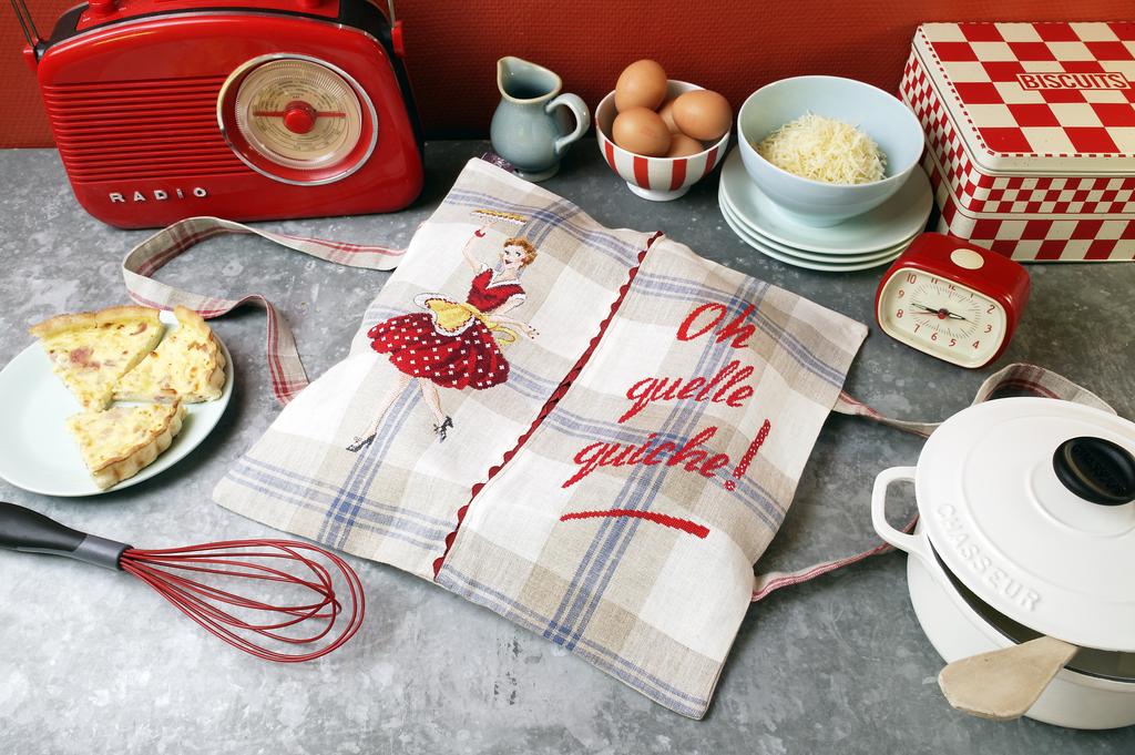 Un porte- tarte pour mes quiches de Véronique Enginger, Création Point de Croix n°042