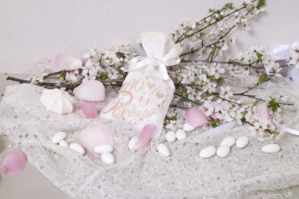 Sachet de dragées, 100% bonheur, Création Point de Croix n°064